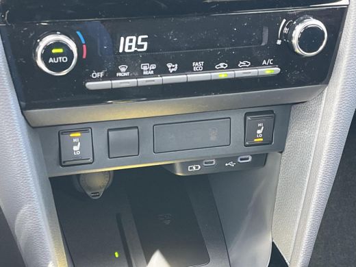 Toyota Yaris Cross 1.5 Hybrid Dynamic | Forest green metallic | Comfort Pack | Nieuw uit voorraad leverbaar | ActivLease financial lease