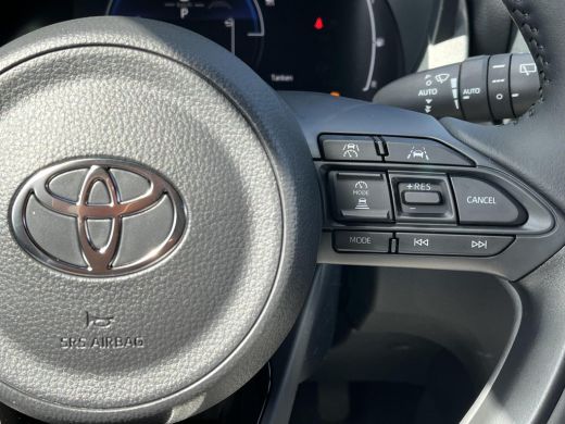 Toyota Yaris Cross 1.5 Hybrid Dynamic | Forest green metallic | Comfort Pack | Nieuw uit voorraad leverbaar | ActivLease financial lease