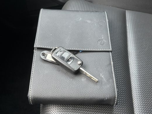 Volkswagen Caddy 2.0 TDI L2H1 BMT Maxi Highline | Leer | Navi | Cruise | Trekhaak | Dubbele Schuifdeur ActivLease financial lease