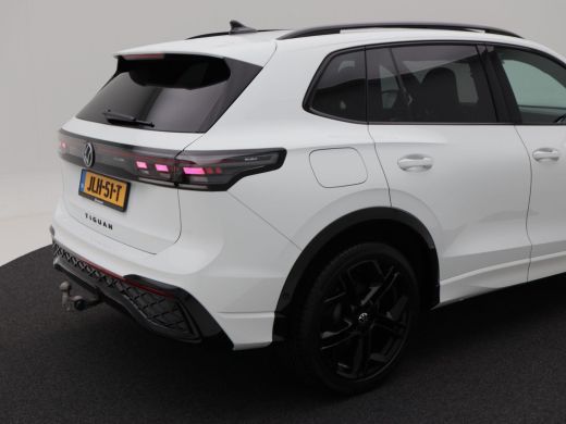 Volkswagen Tiguan 1.5 eTSi 150 Pk Automaat R-Line Edition | Black Style | Panoramadak | Trekhaak | Harman/Kardon | ... ActivLease financial lease