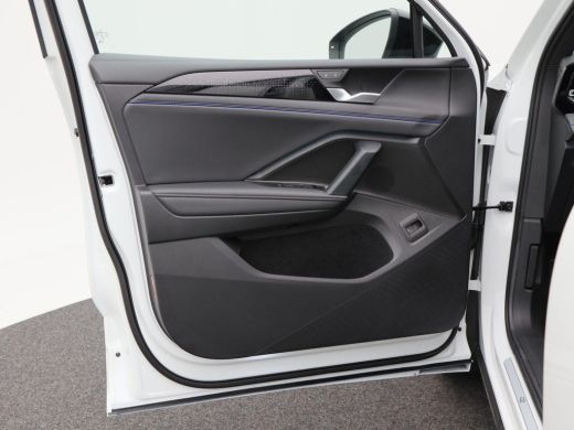 Volkswagen Tiguan 1.5 eTSi 150 Pk Automaat R-Line Edition | Black Style | Panoramadak | Trekhaak | Harman/Kardon | ... ActivLease financial lease