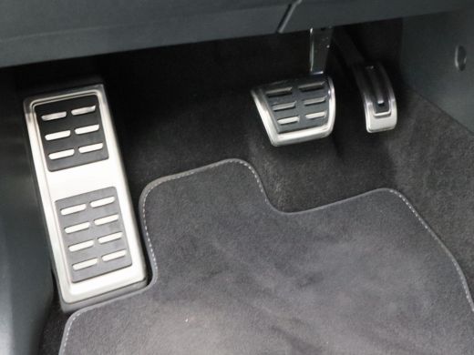 Volkswagen Tiguan 1.5 eTSi 150 Pk Automaat R-Line Edition | Black Style | Panoramadak | Trekhaak | Harman/Kardon | ... ActivLease financial lease