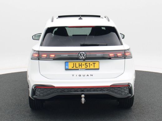 Volkswagen Tiguan 1.5 eTSi 150 Pk Automaat R-Line Edition | Black Style | Panoramadak | Trekhaak | Harman/Kardon | ... ActivLease financial lease