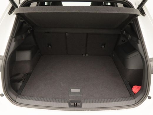 Volkswagen Tiguan 1.5 eTSi 150 Pk Automaat R-Line Edition | Black Style | Panoramadak | Trekhaak | Harman/Kardon | ... ActivLease financial lease