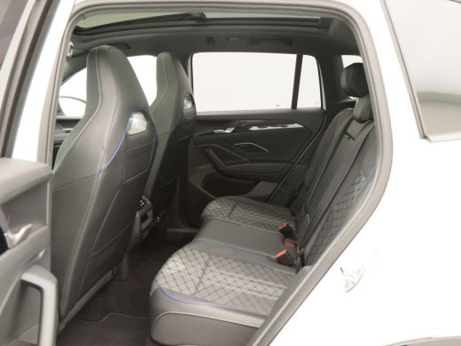 Volkswagen Tiguan 1.5 eTSi 150 Pk Automaat R-Line Edition | Black Style | Panoramadak | Trekhaak | Harman/Kardon | ... ActivLease financial lease