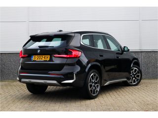 BMW X1 sDrive18i X-Line / Trekhaak / Adaptieve Cruise / 19inch / Camera /