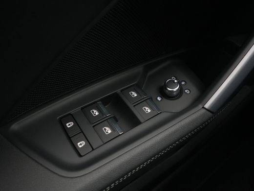 Audi A3 Sportback 35 TFSI 150 pk S edition Facelift, S Line, PDC, Optiek zwart plus, 19 inch Demo Robert ... ActivLease financial lease