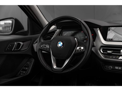 BMW 1 Serie 118i Executive Edition | Automaat | Carplay | Camera | Cruise Control ActivLease financial lease