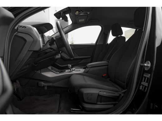 BMW 1 Serie 118i Executive Edition | Automaat | Carplay | Camera | Cruise Control ActivLease financial lease