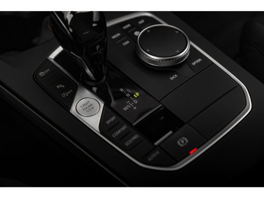 BMW 1 Serie 118i Executive Edition | Automaat | Carplay | Camera | Cruise Control ActivLease financial lease