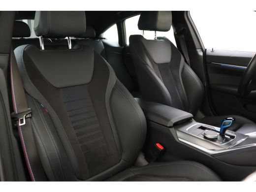 BMW i4 eDrive40 M Sport / Achteruitrijcamera / Widescreen Display / Airconditioning / Cruise Control ActivLease financial lease