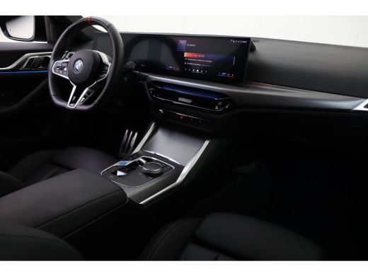 BMW i4 M50 / Schuif-kanteldak / Achteruitrijcamera / M Adaptief onderstel / Adaptieve LED / Stoelverwarm... ActivLease financial lease