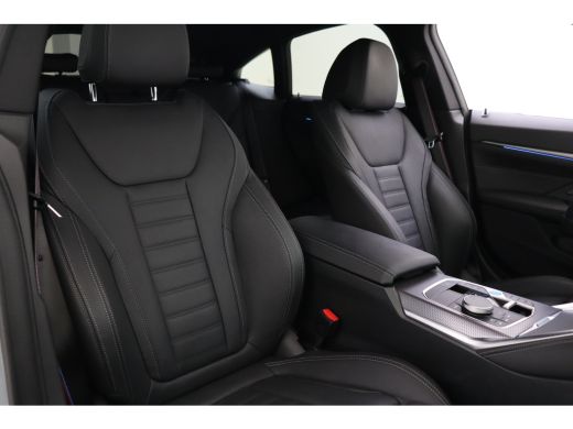 BMW i4 M50 / Schuif-kanteldak / Achteruitrijcamera / M Adaptief onderstel / Adaptieve LED / Stoelverwarm... ActivLease financial lease