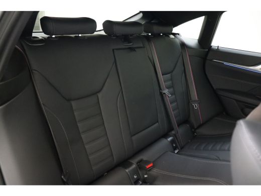 BMW i4 M50 / Schuif-kanteldak / Achteruitrijcamera / M Adaptief onderstel / Adaptieve LED / Stoelverwarm... ActivLease financial lease