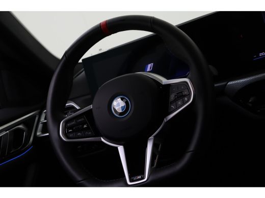BMW i4 M50 / Schuif-kanteldak / Achteruitrijcamera / M Adaptief onderstel / Adaptieve LED / Stoelverwarm... ActivLease financial lease