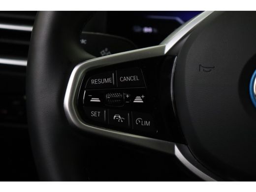 BMW i4 M50 / Schuif-kanteldak / Achteruitrijcamera / M Adaptief onderstel / Adaptieve LED / Stoelverwarm... ActivLease financial lease