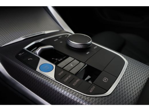 BMW i4 M50 / Schuif-kanteldak / Achteruitrijcamera / M Adaptief onderstel / Adaptieve LED / Stoelverwarm... ActivLease financial lease