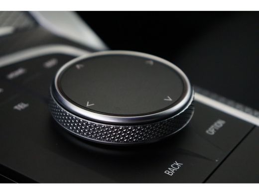 BMW i4 M50 / Schuif-kanteldak / Achteruitrijcamera / M Adaptief onderstel / Adaptieve LED / Stoelverwarm... ActivLease financial lease