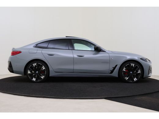 BMW i4 M50 / Schuif-kanteldak / Achteruitrijcamera / M Adaptief onderstel / Adaptieve LED / Stoelverwarm... ActivLease financial lease