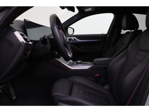BMW i4 M50 / Schuif-kanteldak / Achteruitrijcamera / M Adaptief onderstel / Adaptieve LED / Stoelverwarm... ActivLease financial lease