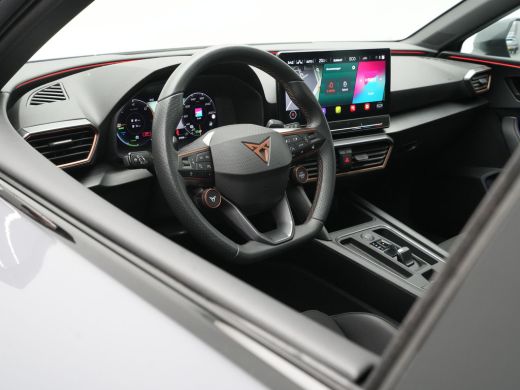 CUPRA Leon Sportstourer 1.4 e-Hybrid VZ Performance Limited Panorama Navigatie Stoel/Stuurverwarming Parkassist Carplay 213 ActivLease financial lease