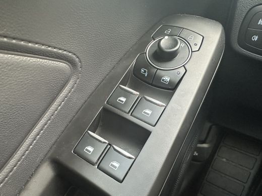 Ford Focus 1.0 155PK Hybrid ST Line AUTOMAAT | TREKHAAK AFNEEMBAAR| STOEL-, STUUR- EN VOORRUITVERWARMING| NA... ActivLease financial lease