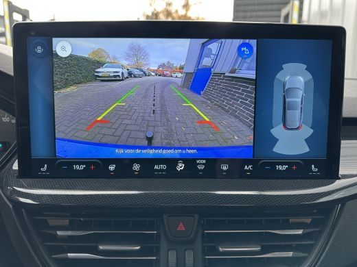 Ford Focus 1.0 155PK Hybrid ST Line AUTOMAAT | TREKHAAK AFNEEMBAAR| STOEL-, STUUR- EN VOORRUITVERWARMING| NA... ActivLease financial lease