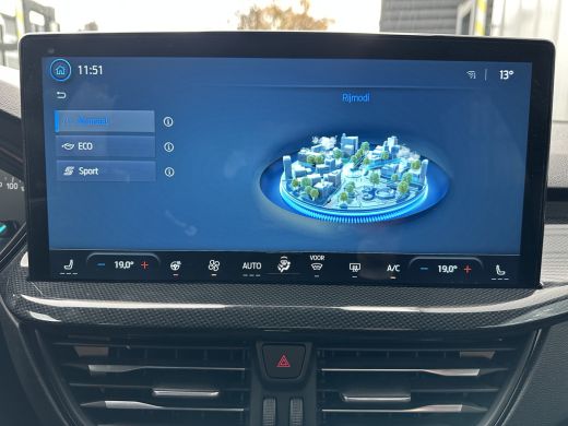 Ford Focus 1.0 155PK Hybrid ST Line AUTOMAAT | TREKHAAK AFNEEMBAAR| STOEL-, STUUR- EN VOORRUITVERWARMING| NA... ActivLease financial lease