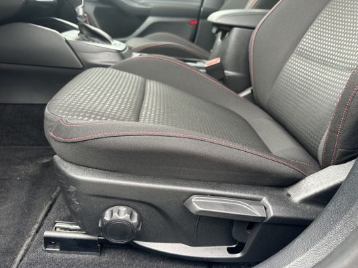 Ford Focus 1.0 155PK Hybrid ST Line AUTOMAAT | TREKHAAK AFNEEMBAAR| STOEL-, STUUR- EN VOORRUITVERWARMING| NA... ActivLease financial lease