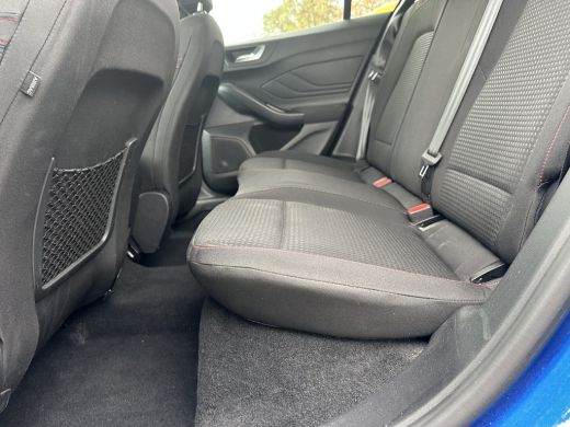 Ford Focus 1.0 155PK Hybrid ST Line AUTOMAAT | TREKHAAK AFNEEMBAAR| STOEL-, STUUR- EN VOORRUITVERWARMING| NA... ActivLease financial lease