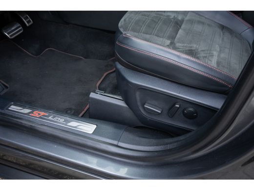 Ford Kuga 2.5 PHEV ST-Line X | Trekaak | Pano-dak | Adap Cruise | Head-up | 360 camera | Dode hoek | | Appl... ActivLease financial lease