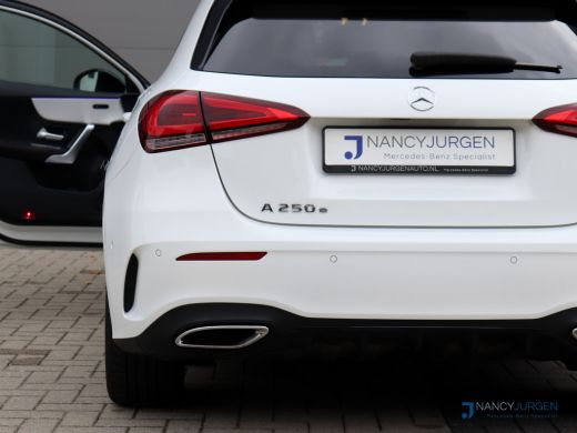Mercedes-Benz A-Klasse 250 e AMG| 8G Aut | MBUX High End | Night Pakket | Panoramadak | Apple Car Play/Android Auto | Am... ActivLease financial lease