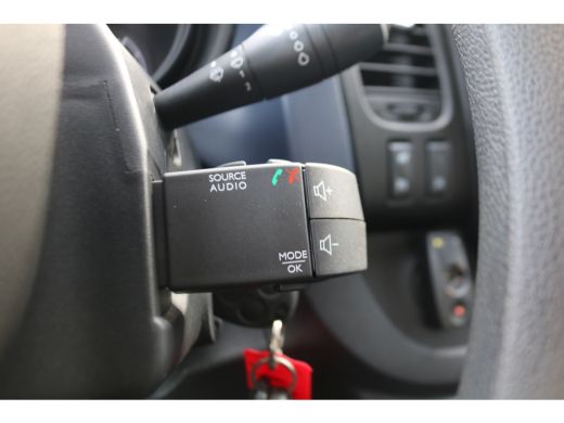 Opel Vivaro 1.6 CDTI 125pk L2 H1 Airco Navigatie Imperiaal Trekhaak Inrichting ActivLease financial lease