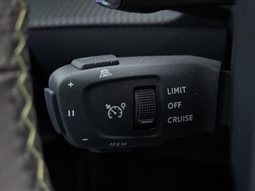 Peugeot 2008 1.2 Hybrid 136 GT achteruirij camera | adeptieve cruise control | keyless start | airco | navigat... ActivLease financial lease