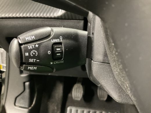 Peugeot 2008 1.2 PureTech Active Pack Stoelverwarming | Afneembare Trekhaak | Carplay | Parkeersensoren | Crui... ActivLease financial lease