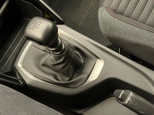 Peugeot 2008 1.2 PureTech Active Pack Stoelverwarming | Afneembare Trekhaak | Carplay | Parkeersensoren | Crui... ActivLease financial lease