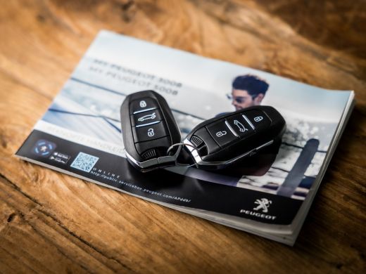 Peugeot 3008 1.2 PureTech Allure Sport (APPLE CARPLAY, GROOT NAVI, 360 CAMERA, STOELVERWARMING, LEDER, SPORTST... ActivLease financial lease