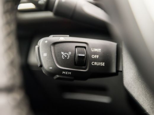 Peugeot 3008 1.2 PureTech Allure Sport (APPLE CARPLAY, GROOT NAVI, 360 CAMERA, STOELVERWARMING, LEDER, SPORTST... ActivLease financial lease