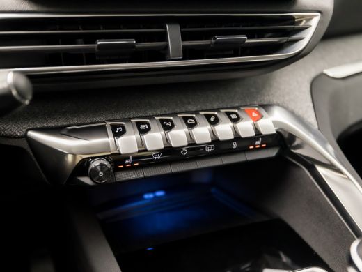 Peugeot 3008 1.2 PureTech Allure Sport (APPLE CARPLAY, GROOT NAVI, 360 CAMERA, STOELVERWARMING, LEDER, SPORTST... ActivLease financial lease