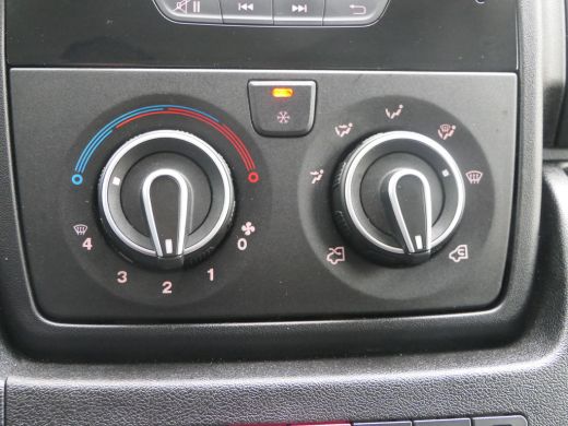 Peugeot Boxer 2.2 BlueHDi 140 L3 3.5t | Laadklep | Netjes! | Camera | Spanstangen | Meubelbak | 140pk! | Cruise... ActivLease financial lease