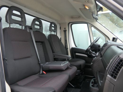 Peugeot Boxer 2.2 BlueHDi 140 L3 3.5t | Laadklep | Netjes! | Camera | Spanstangen | Meubelbak | 140pk! | Cruise... ActivLease financial lease