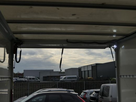 Peugeot Boxer 2.2 BlueHDi 140 L3 3.5t | Laadklep | Netjes! | Camera | Spanstangen | Meubelbak | 140pk! | Cruise... ActivLease financial lease