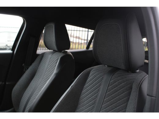 Peugeot e-2008 EV Allure 54 kWh | Automaat | Navigatie | Camera | Fase 3 laden | Nieuw model | Apple carplay | ActivLease financial lease