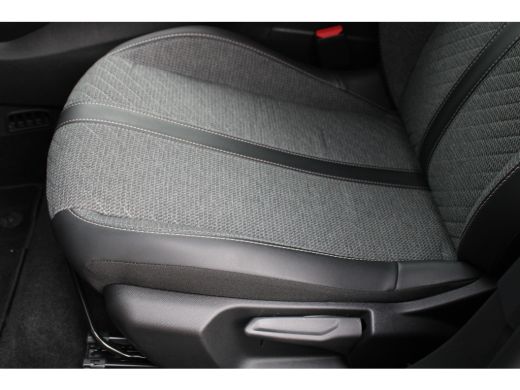 Peugeot e-2008 EV Allure 54 kWh | Automaat | Navigatie | Camera | Fase 3 laden | Nieuw model | Apple carplay | ActivLease financial lease