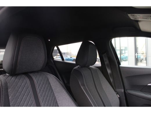 Peugeot e-2008 EV Allure 54 kWh | Automaat | Navigatie | Camera | Fase 3 laden | Nieuw model | Apple carplay | ActivLease financial lease