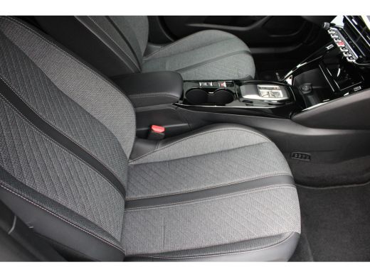 Peugeot e-2008 EV Allure 54 kWh | Automaat | Navigatie | Camera | Fase 3 laden | Nieuw model | Apple carplay | ActivLease financial lease