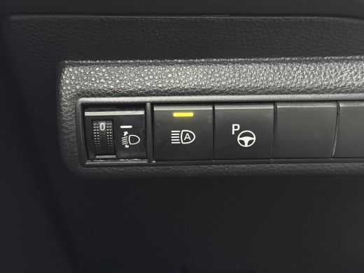 Toyota Corolla 2.0 Hybrid Executive **NAVIGATIE/ HEAD UP DISPLAY/ DODEHOEK DETECTIE/ 36 MAANDEN GARANTIE** ActivLease financial lease