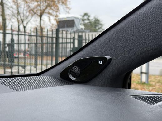 Toyota Corolla 2.0 Hybrid Executive **NAVIGATIE/ HEAD UP DISPLAY/ DODEHOEK DETECTIE/ 36 MAANDEN GARANTIE** ActivLease financial lease