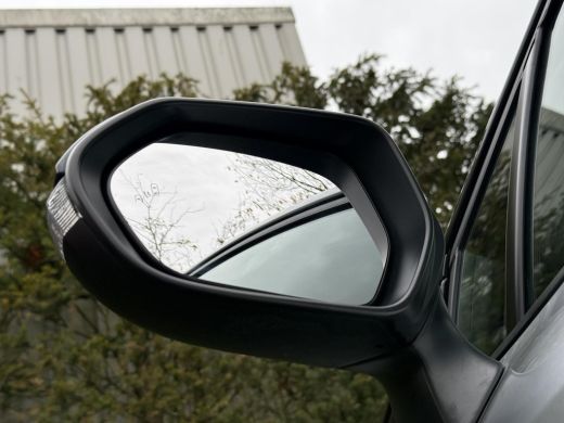 Toyota Corolla 2.0 Hybrid Executive **NAVIGATIE/ HEAD UP DISPLAY/ DODEHOEK DETECTIE/ 36 MAANDEN GARANTIE** ActivLease financial lease