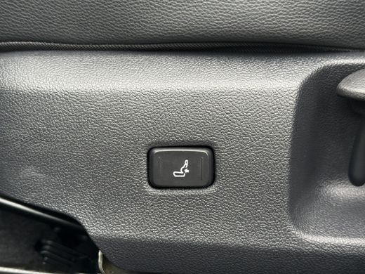 Toyota Corolla 2.0 Hybrid Executive **NAVIGATIE/ HEAD UP DISPLAY/ DODEHOEK DETECTIE/ 36 MAANDEN GARANTIE** ActivLease financial lease